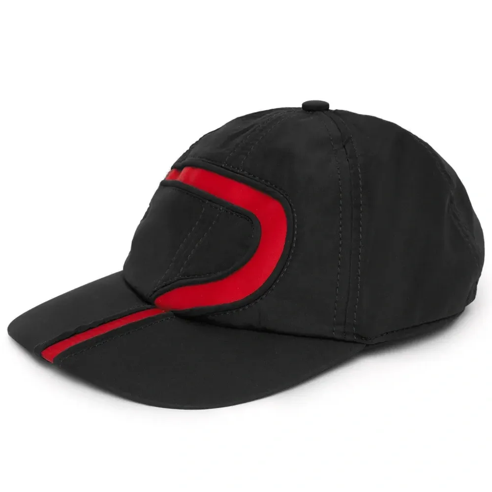 Кепка с вышитым логотипом Кепка с вышитым логотипом