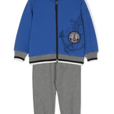 Спортивный костюм с нашивкой