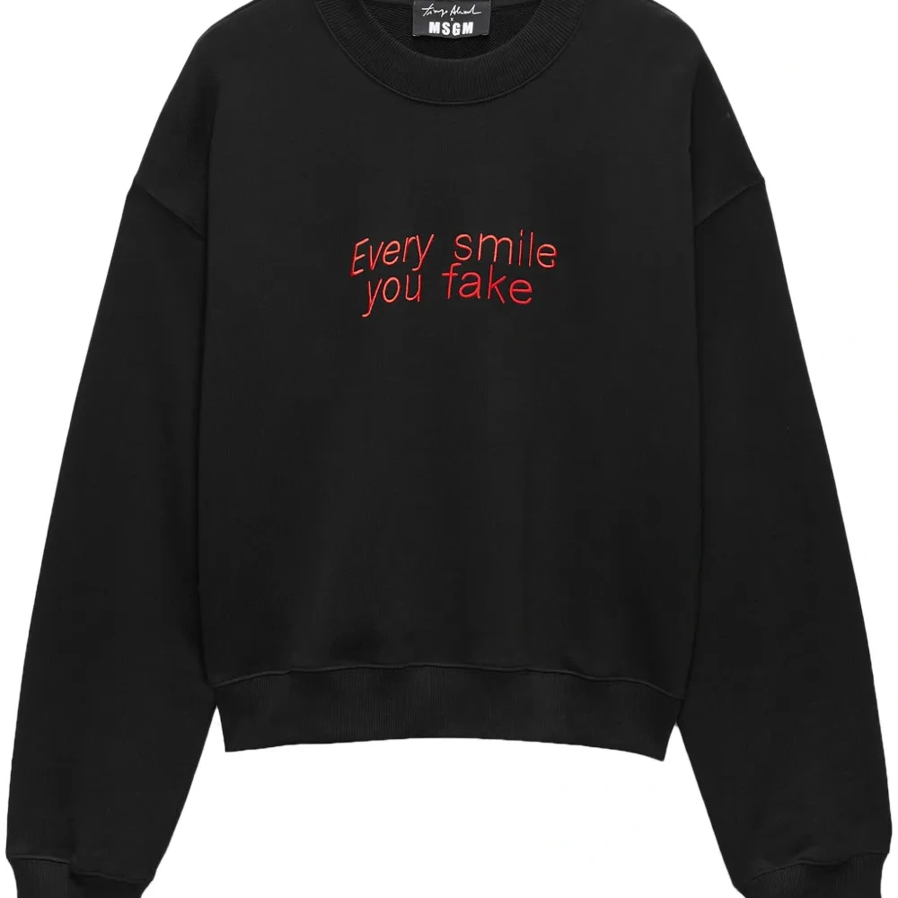 Толстовка с вышитой надписью