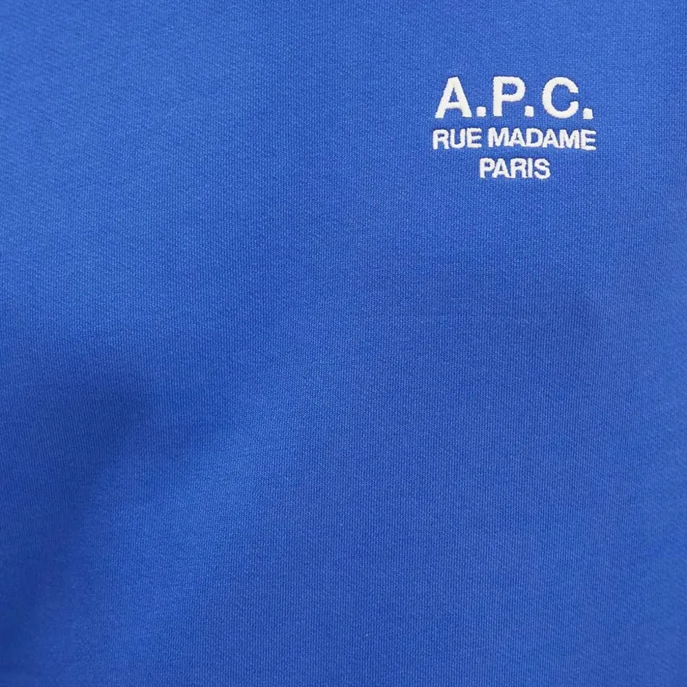 Толстовка с вышитым логотипом