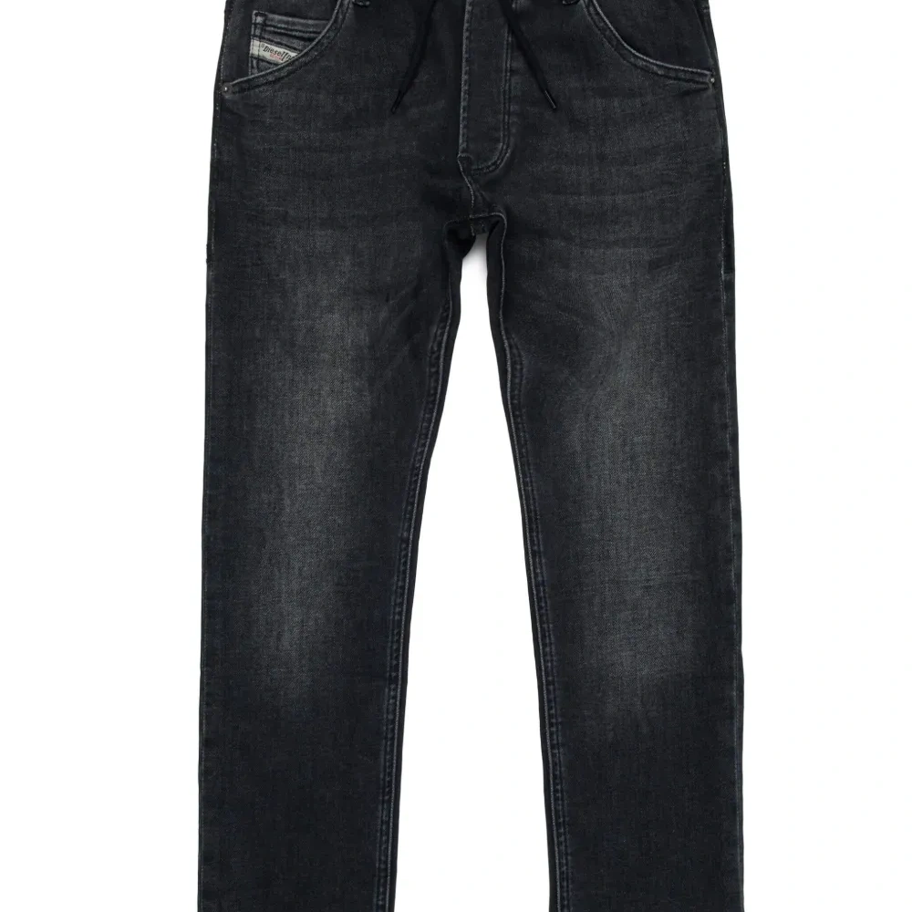 Узкие джинсы средней посадки Узкие джинсы средней посадки