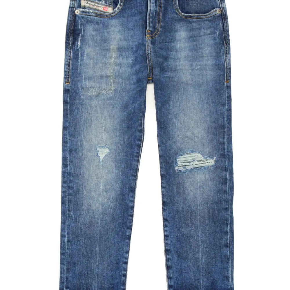 Узкие джинсы средней посадки Узкие джинсы средней посадки