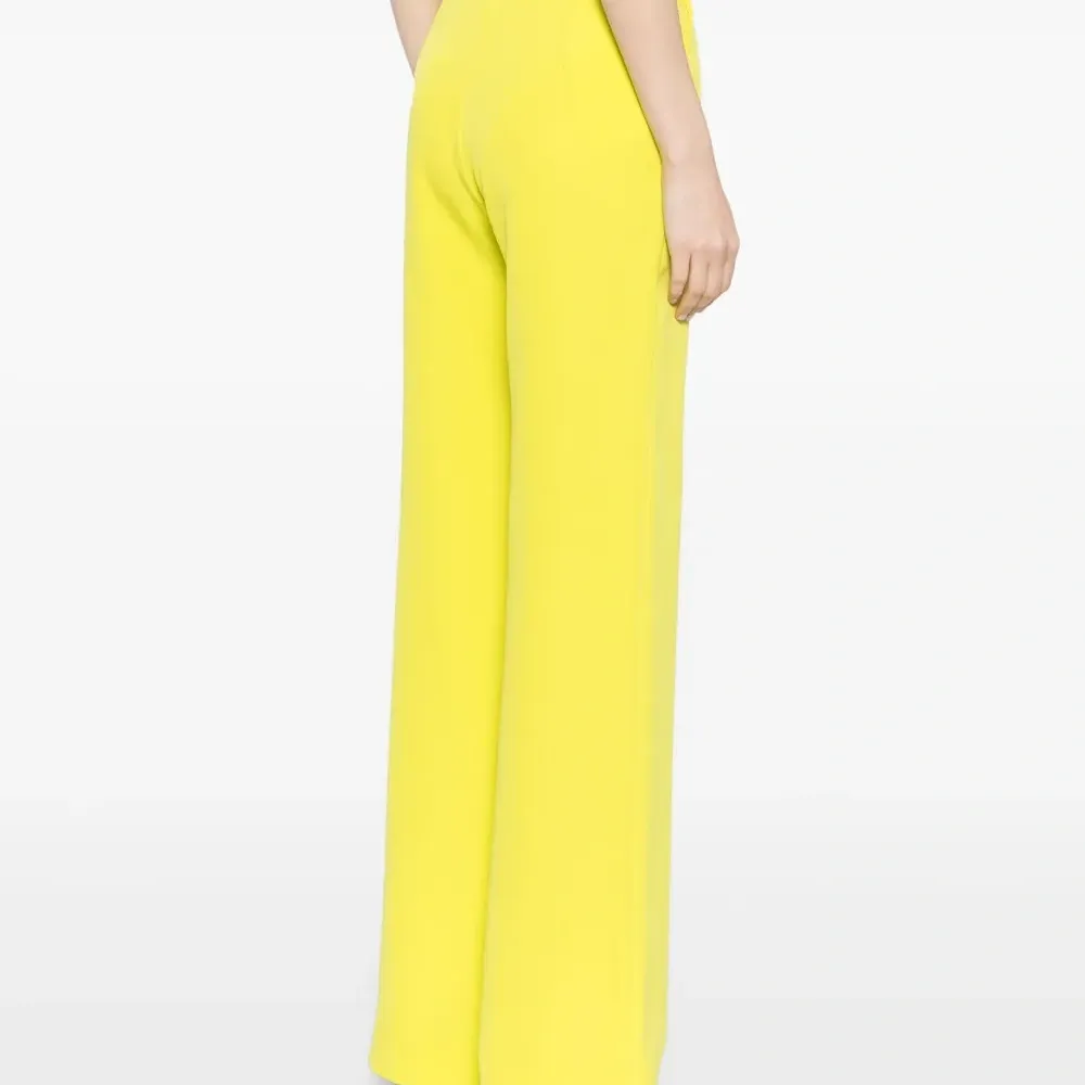 Прямые брюки с завышенной талией