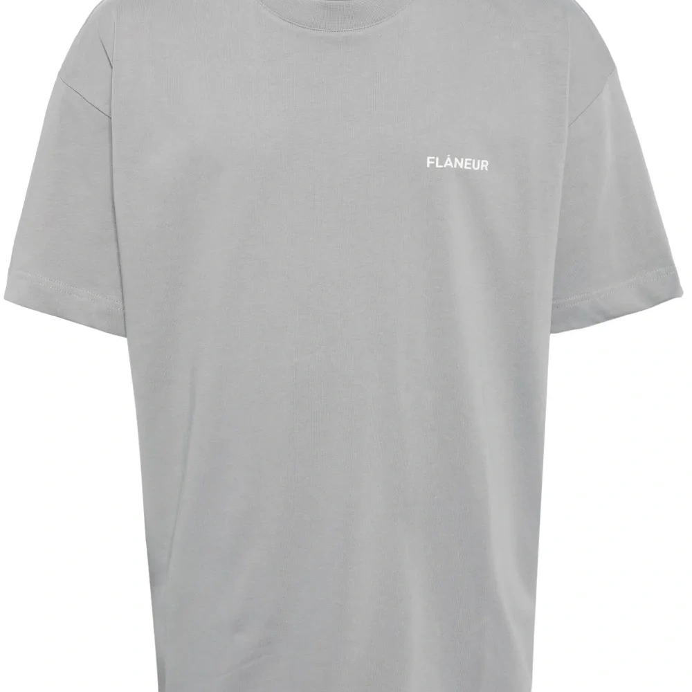 Футболка с логотипом