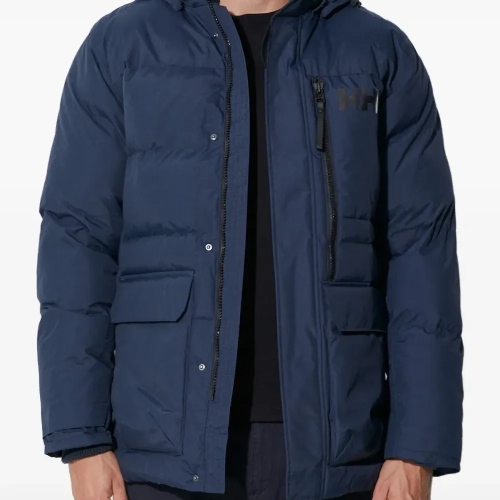 Стёганая куртка с капюшоном и логотипом