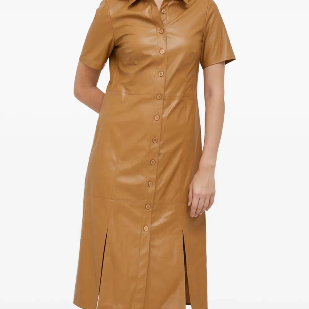 Платье миди с короткими рукавами