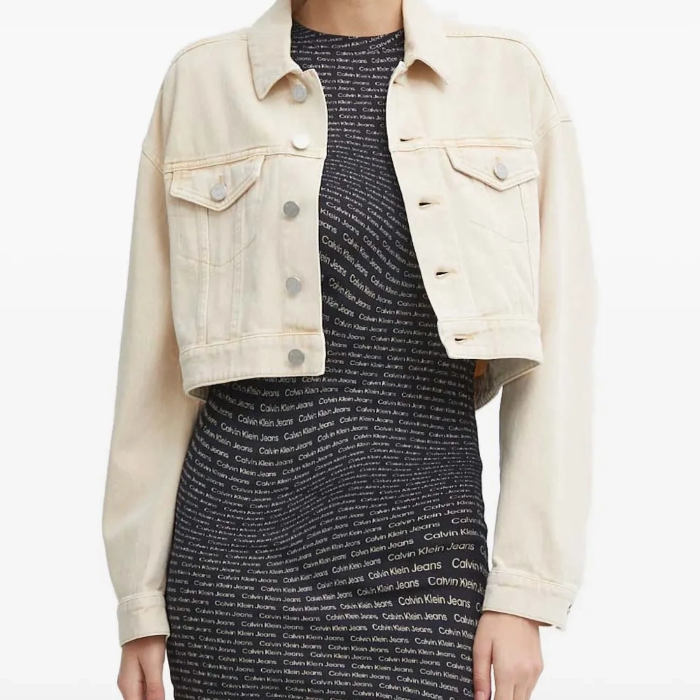 Куртка с принтом логотипа и застежкой на пуговицы