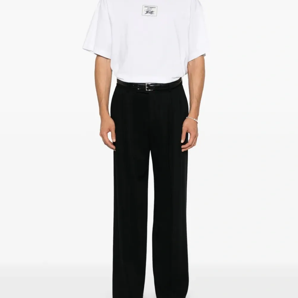 Футболка с нашивкой-логотипом