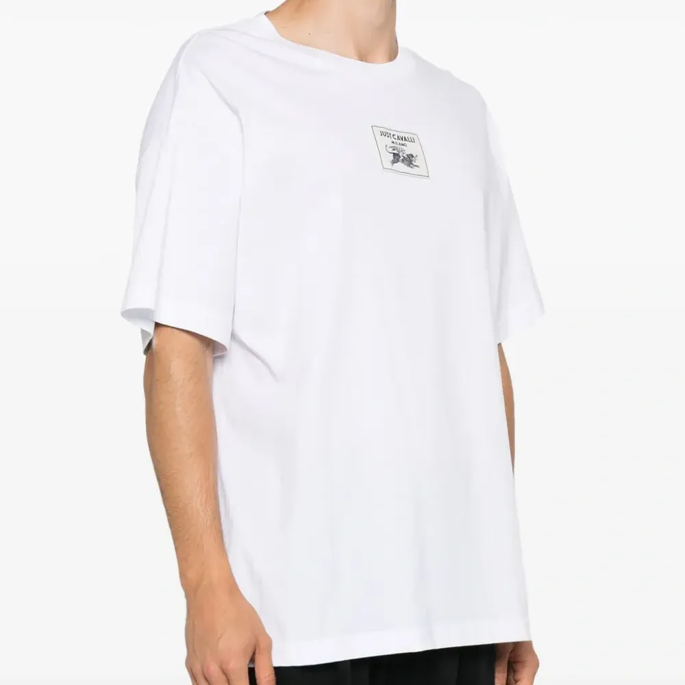 Футболка с нашивкой-логотипом