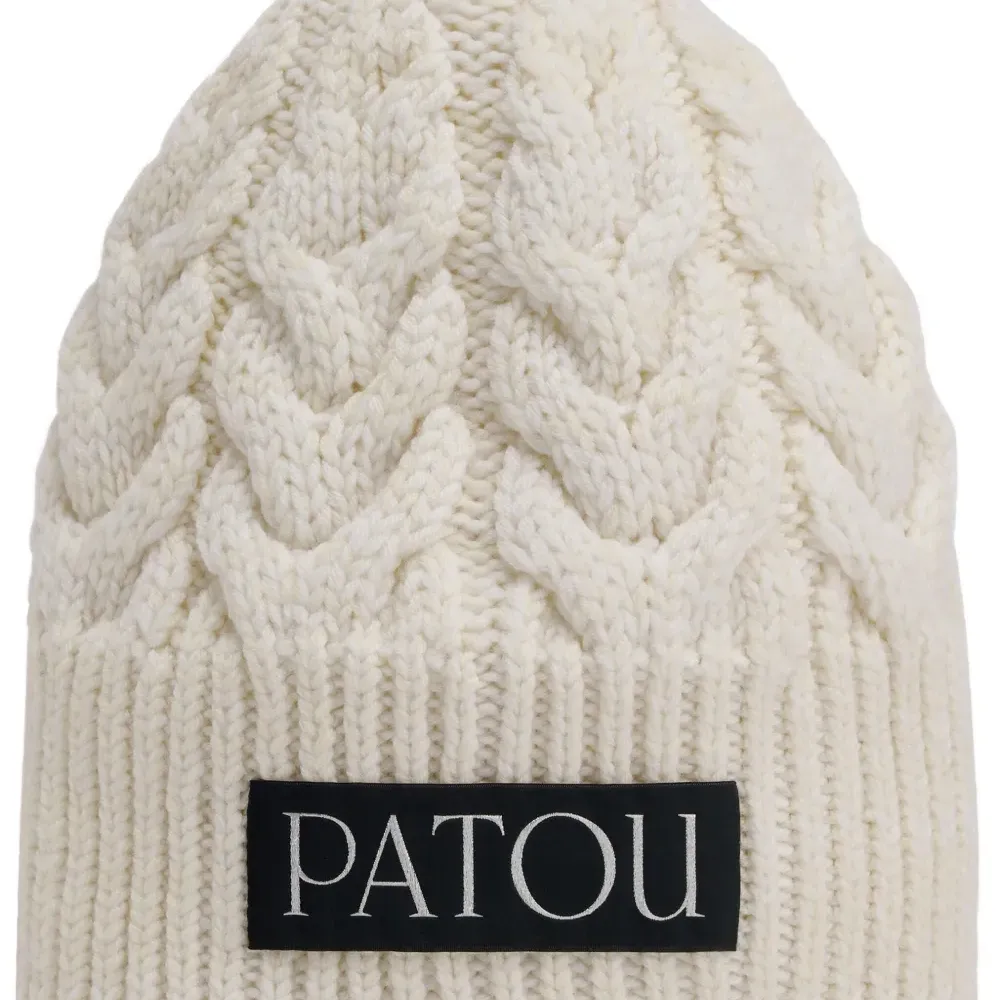 Шапка бини фактурной вязки