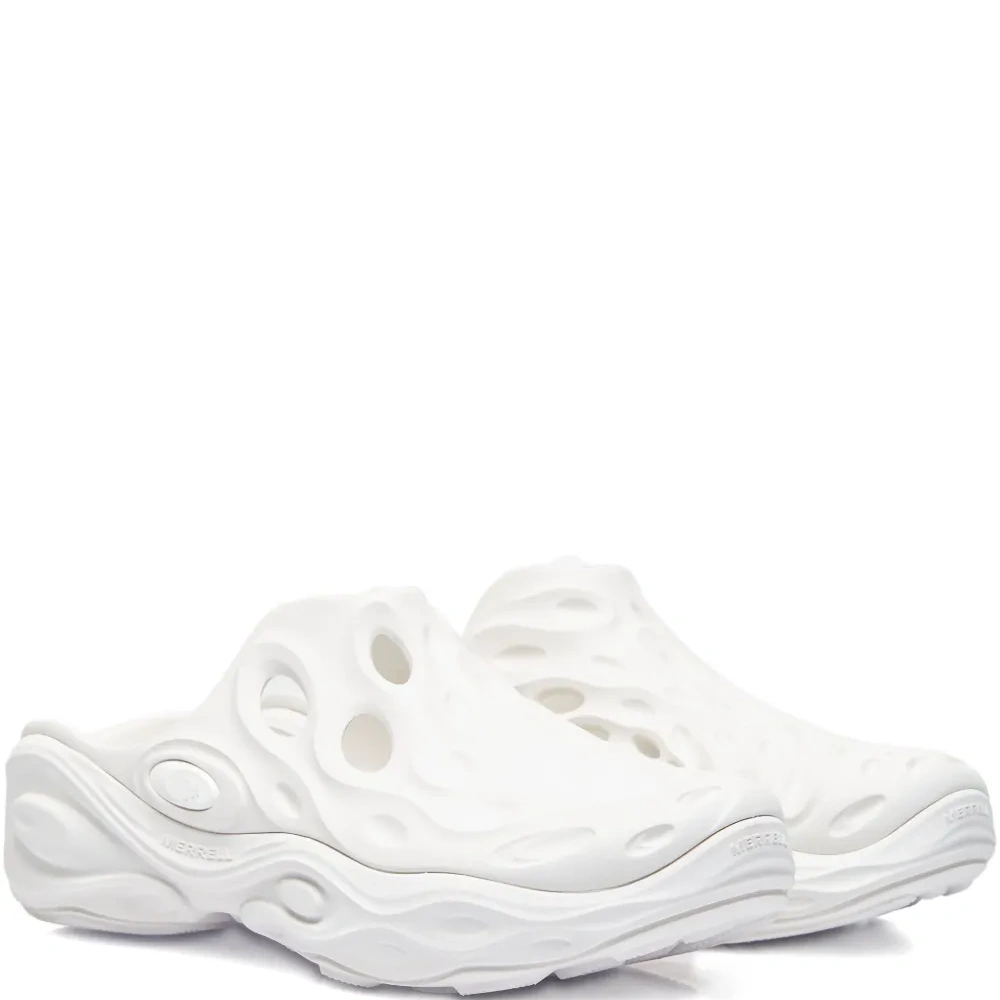 Шлепанцы с тисненым логотипом