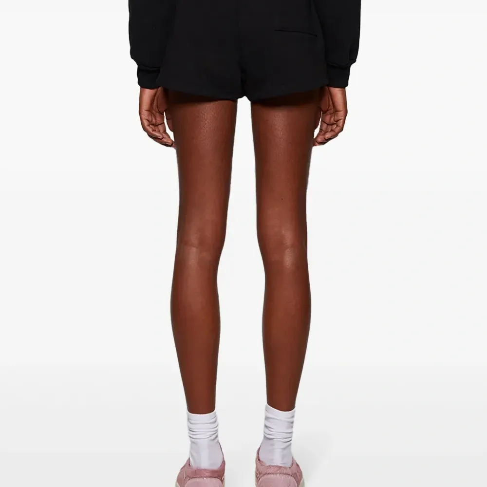 Спортивные шорты с логотипом