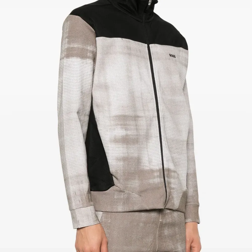 Спортивная куртка с абстрактным узором Спортивная куртка с абстрактным узором