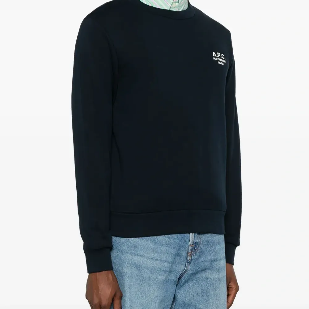 Толстовка с вышитым логотипом