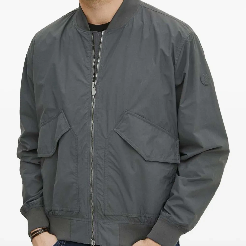 Бомбер на молнии