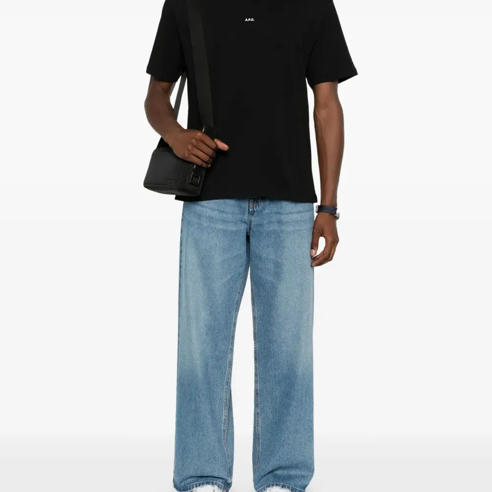 Футболка с логотипом