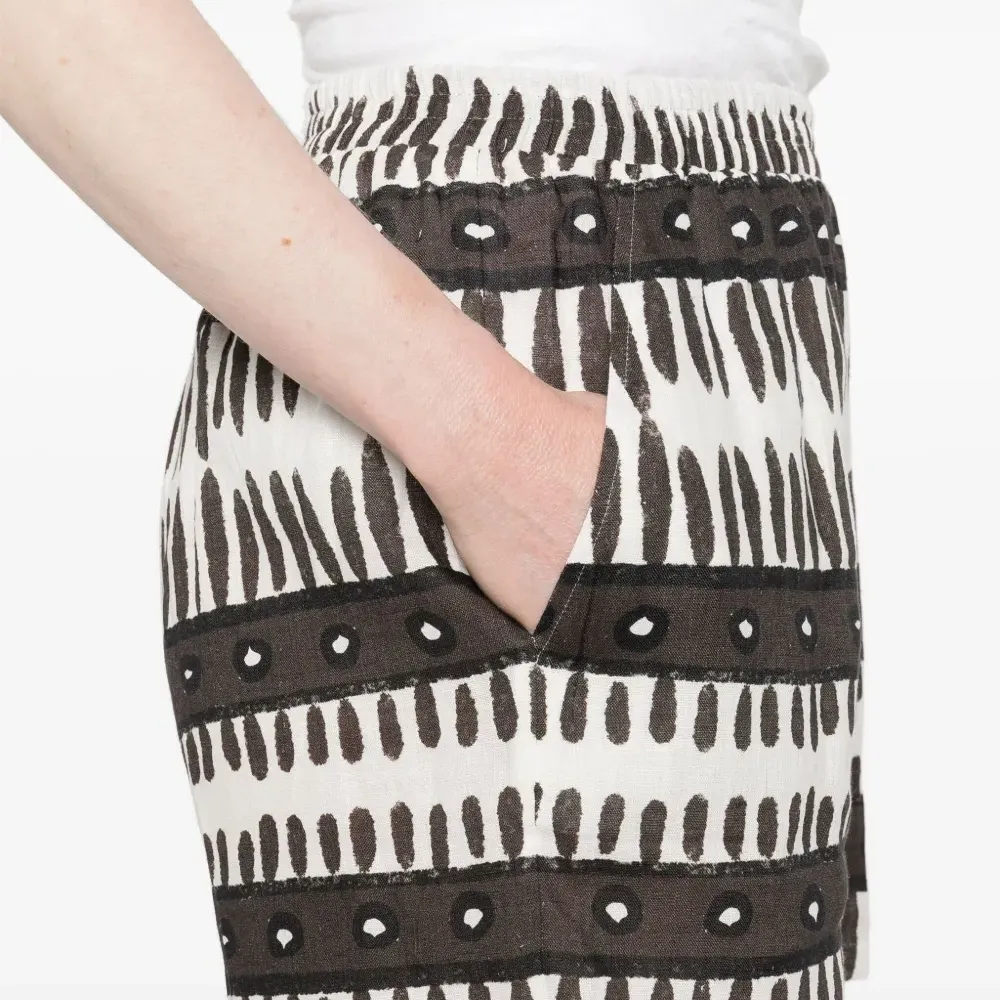 Льняные шорты с абстрактным принтом Льняные шорты с абстрактным принтом