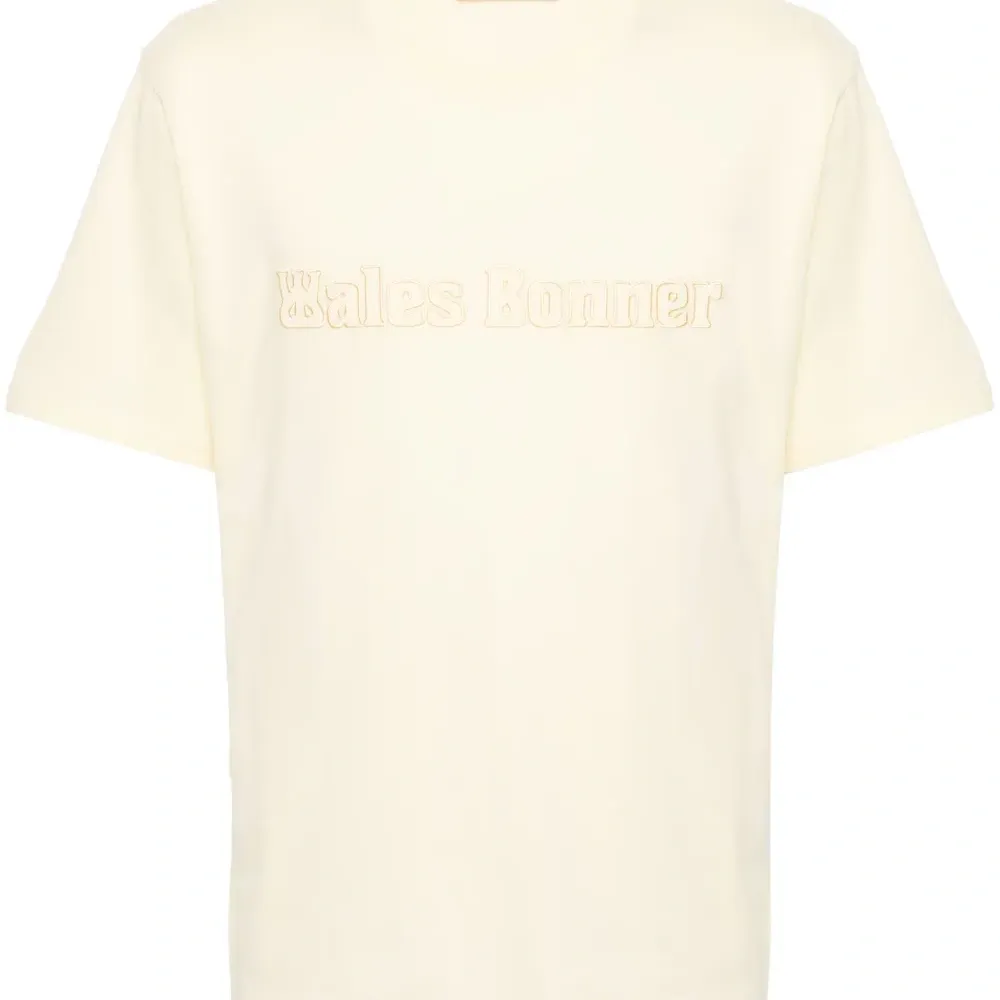 Футболка с нашивкой-логотипом