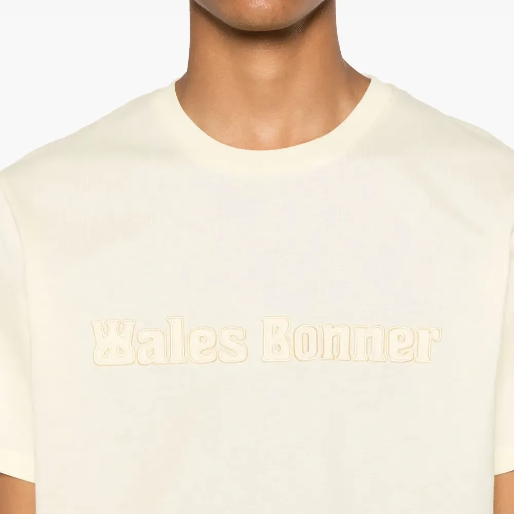 Футболка с нашивкой-логотипом