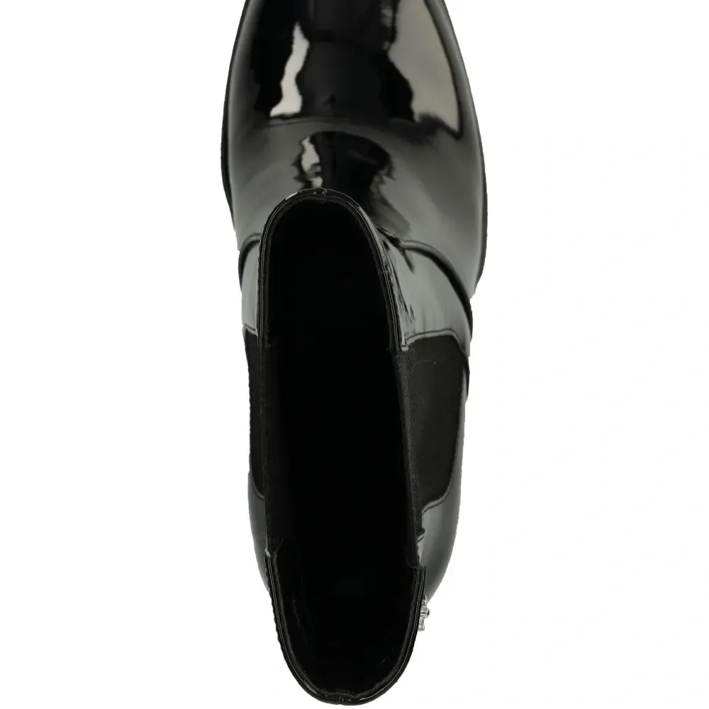 Лакированные ботинки