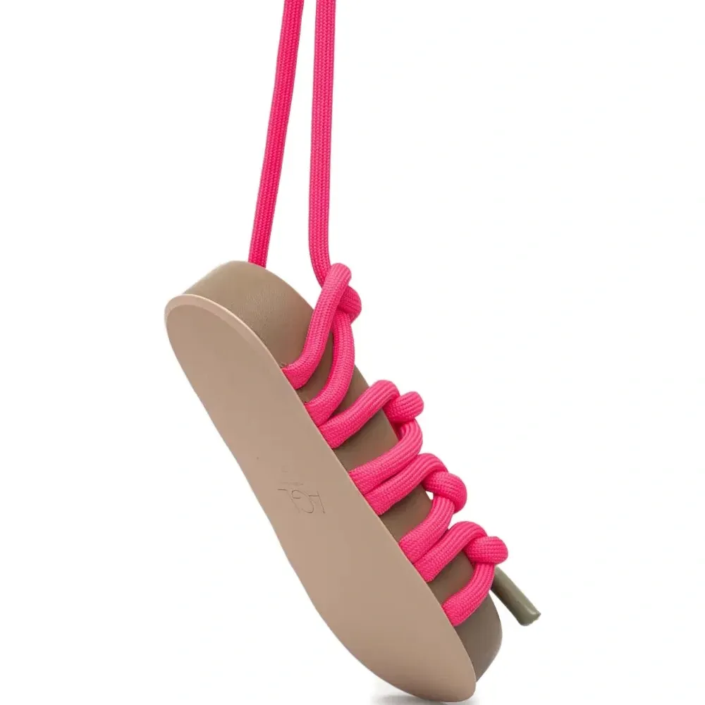 Сандалии с плоской подошвой и ремешками в виде верёвок