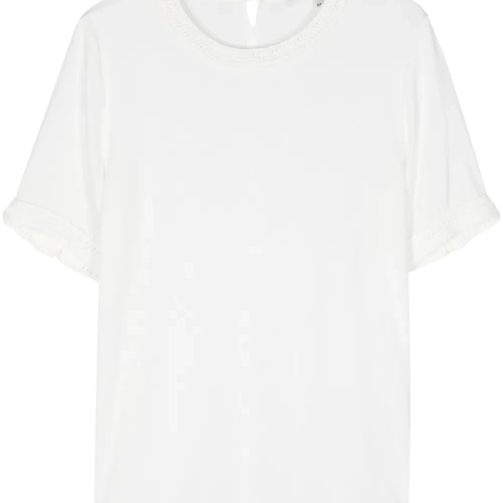 Футболка с отделкой в технике кроше Футболка с отделкой в технике кроше