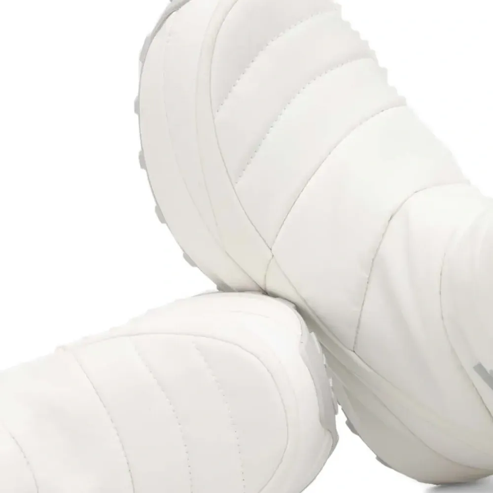 Сапоги для снега с простеганным дизайном