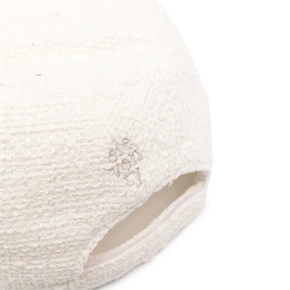 Бейсболка с вышитым логотипом