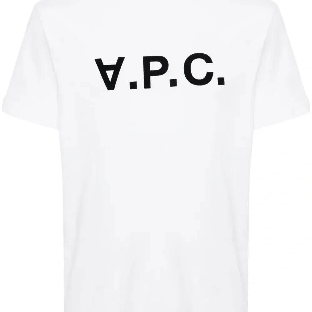 Футболка с фактурным логотипом