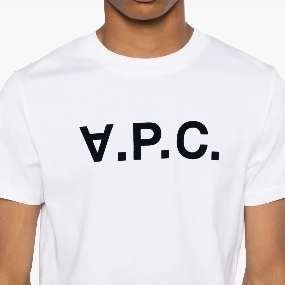 Футболка с фактурным логотипом