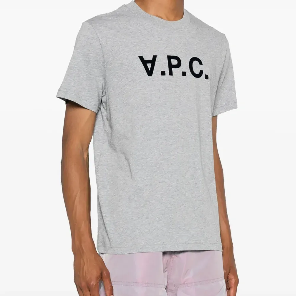 Футболка с логотипом