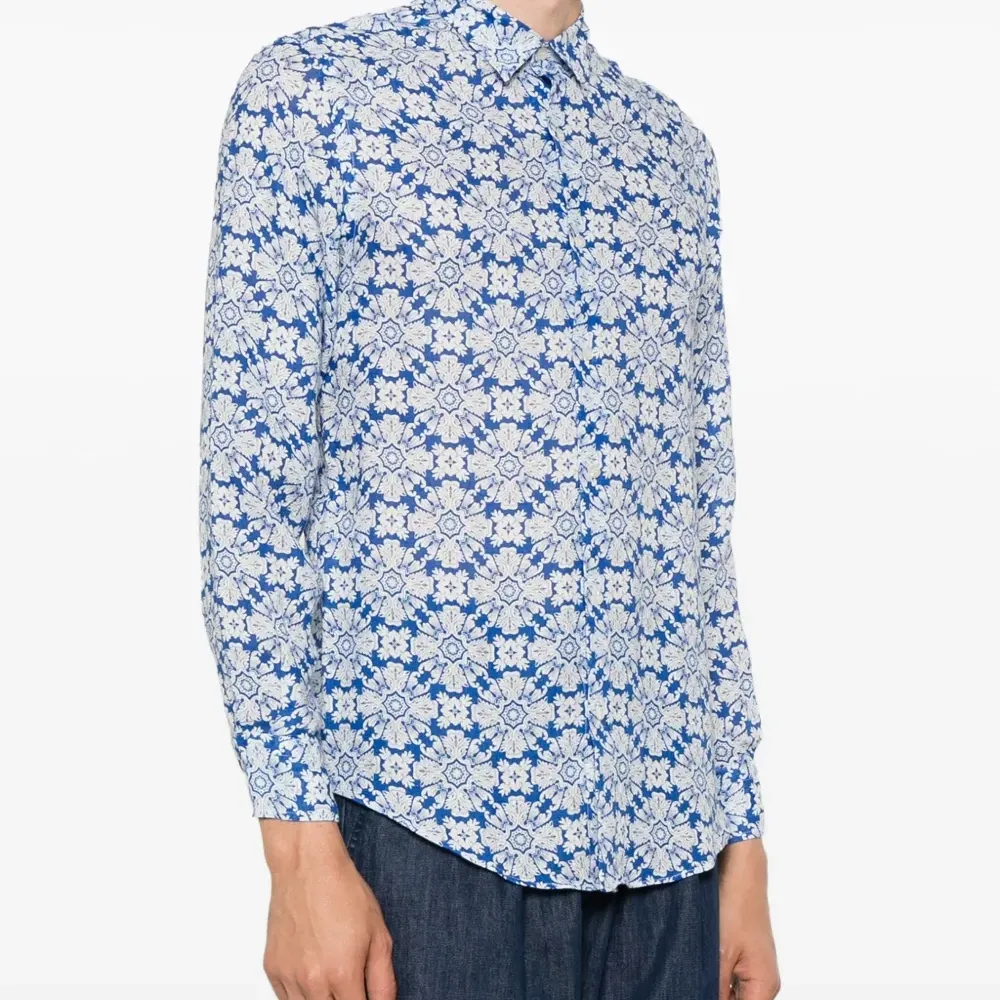 Льняная рубашка с цветочным принтом