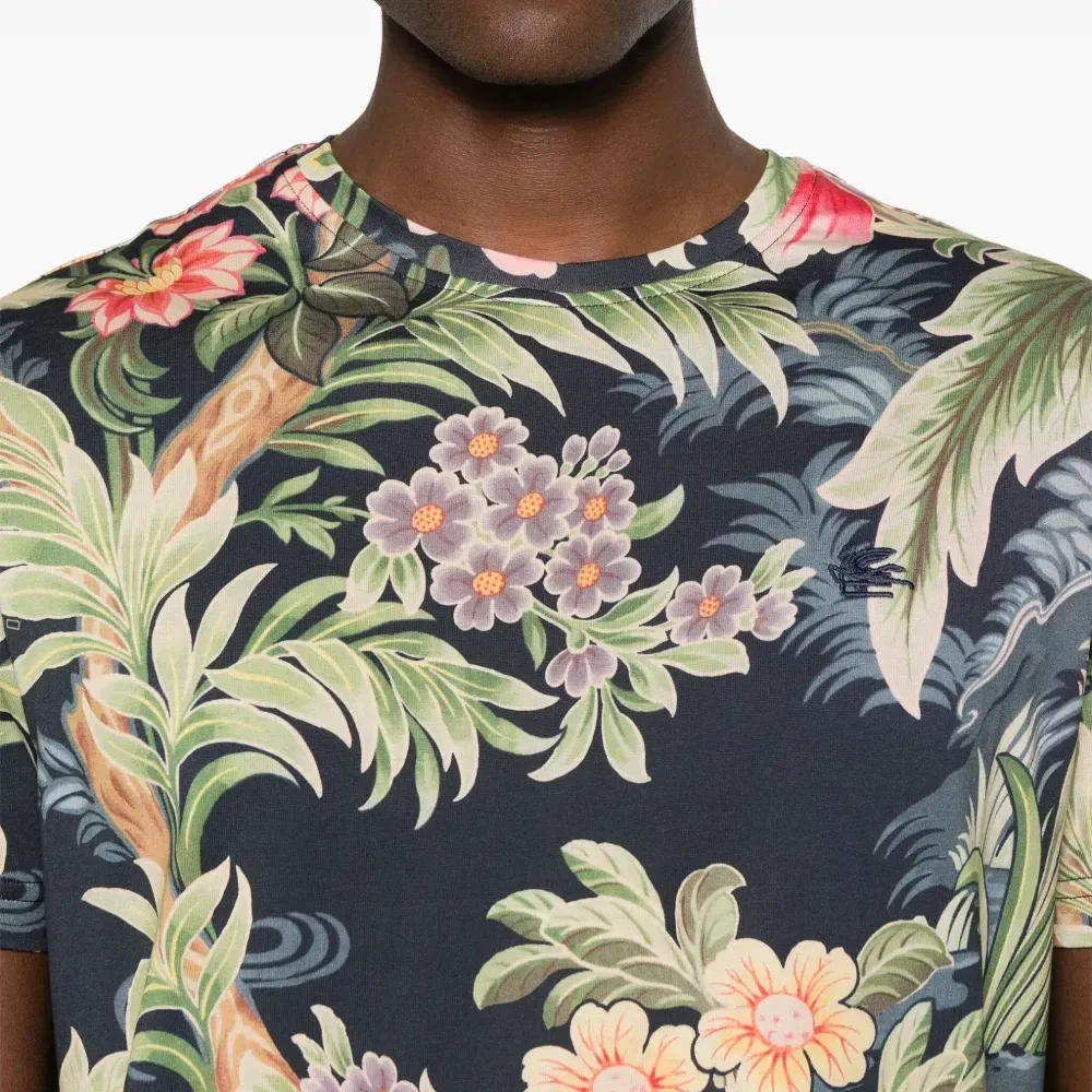 Футболка с цветочным принтом