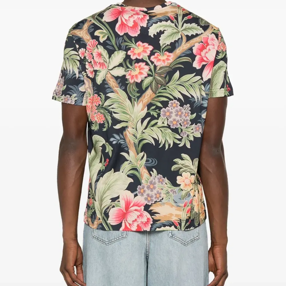 Футболка с цветочным принтом