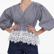 Топ в клетку с кружевной отделкой Топ в клетку с кружевной отделкой