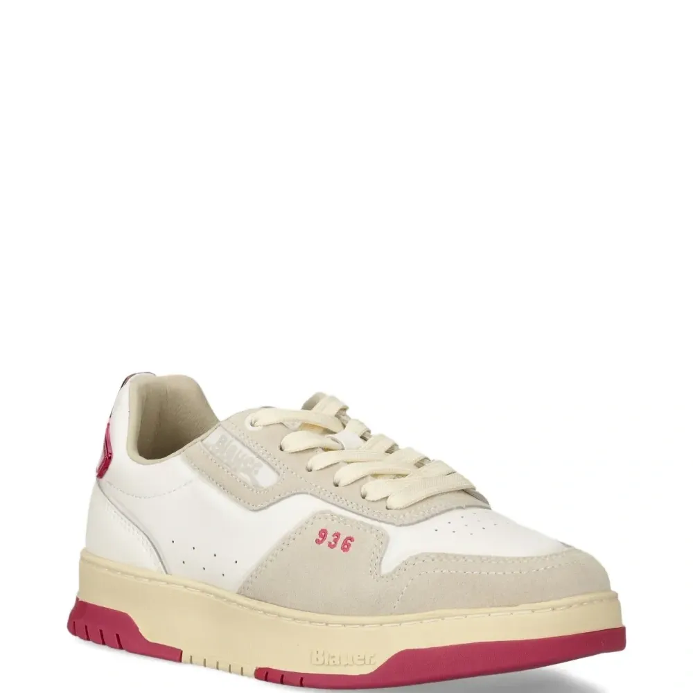 Кроссовки с комбинированными панелями и шнуровкой