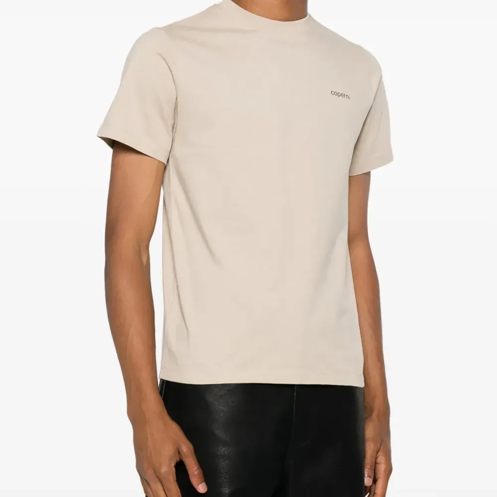 Футболка с логотипом