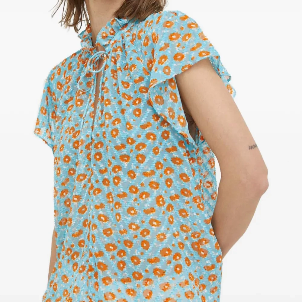 Топ с цветочным принтом и оборками