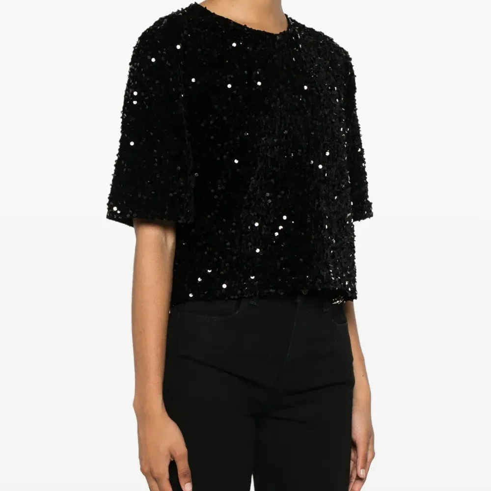 Бархатный топ с пайетками