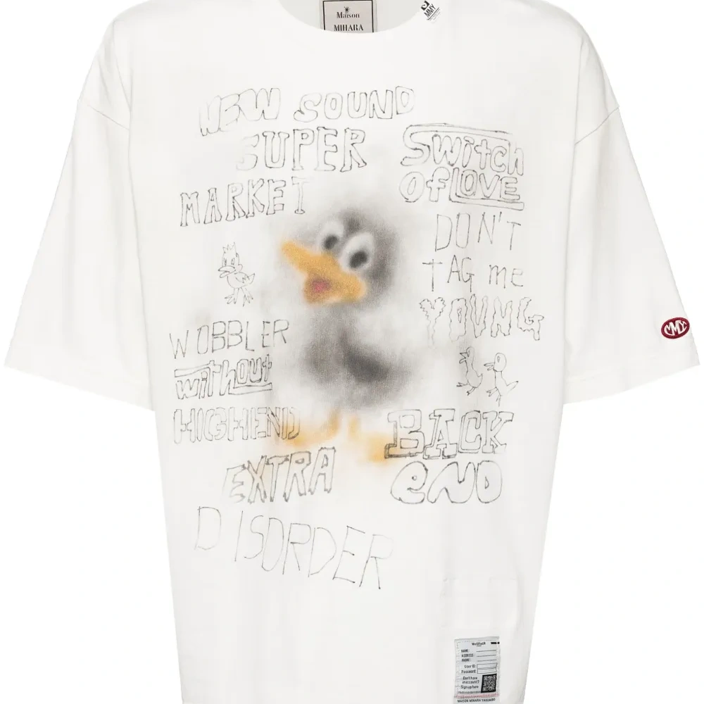 Футболка с эффектом потертости и принтом Футболка с эффектом потертости и принтом