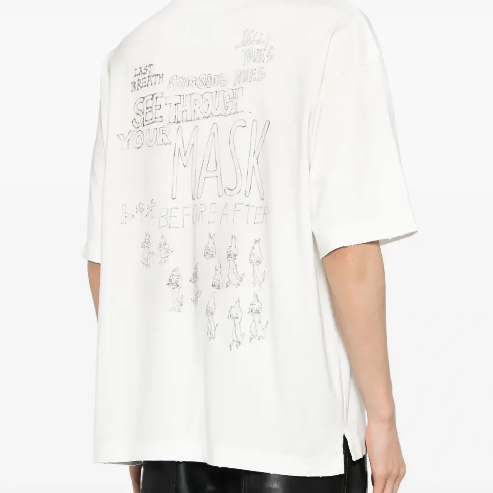 Футболка с эффектом потертости и принтом