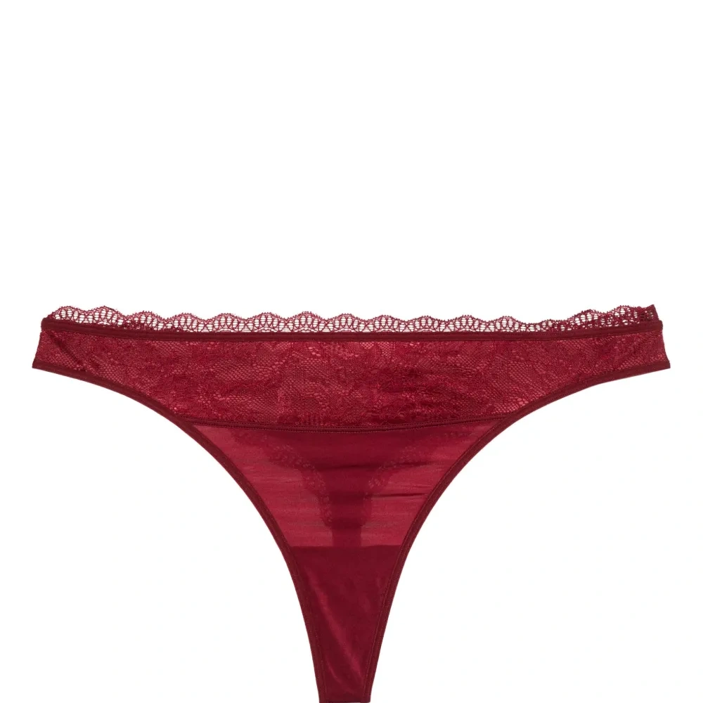 Кружевные трусы-стринги Carita