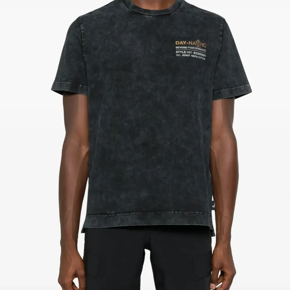 Футболка с логотипом