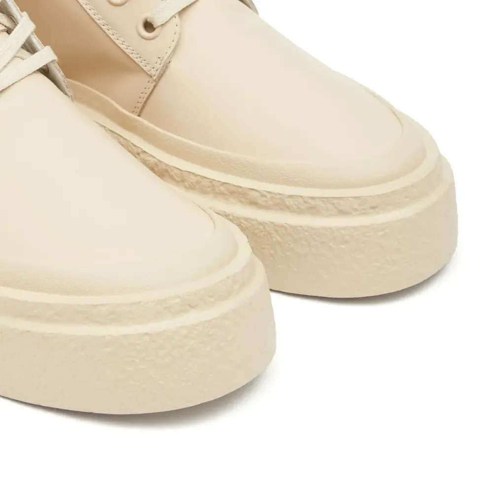 Кроссовки на шнуровке