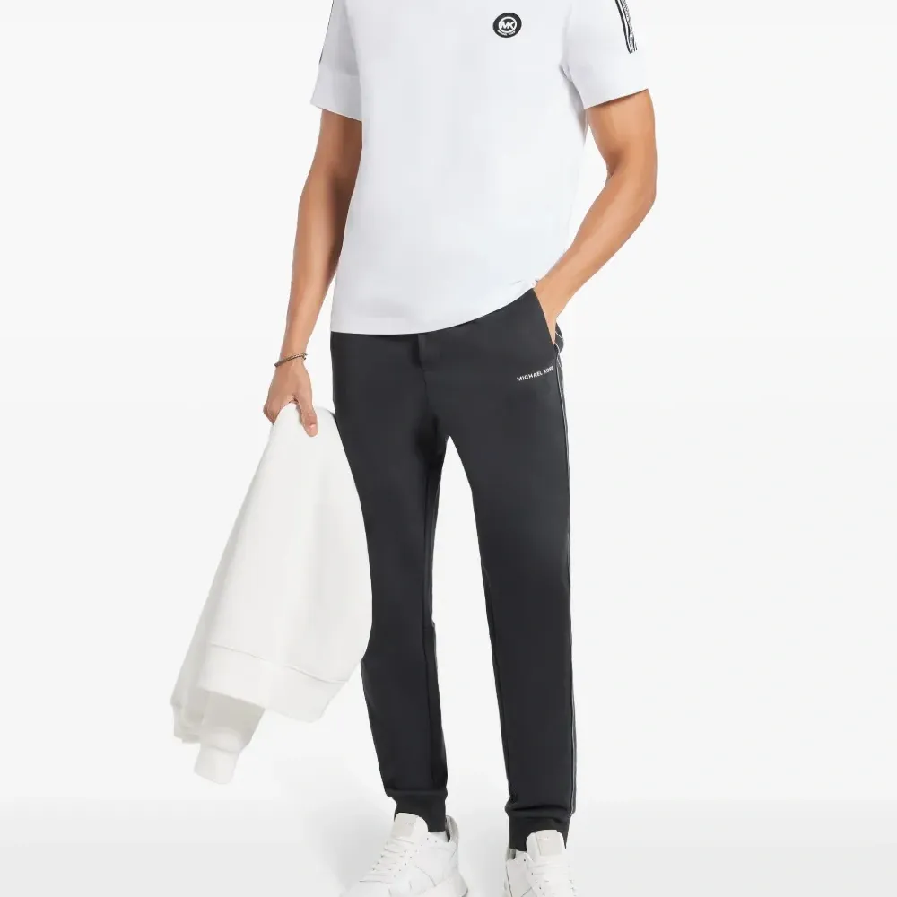 Зауженные спортивные брюки с принтом