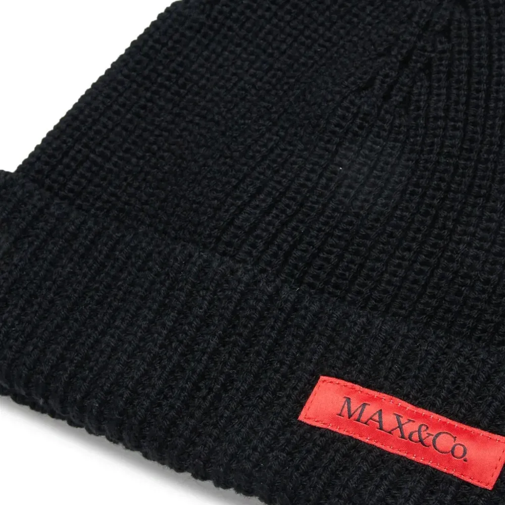 Шапка бини с нашивкой-логотипом Шапка бини с нашивкой-логотипом