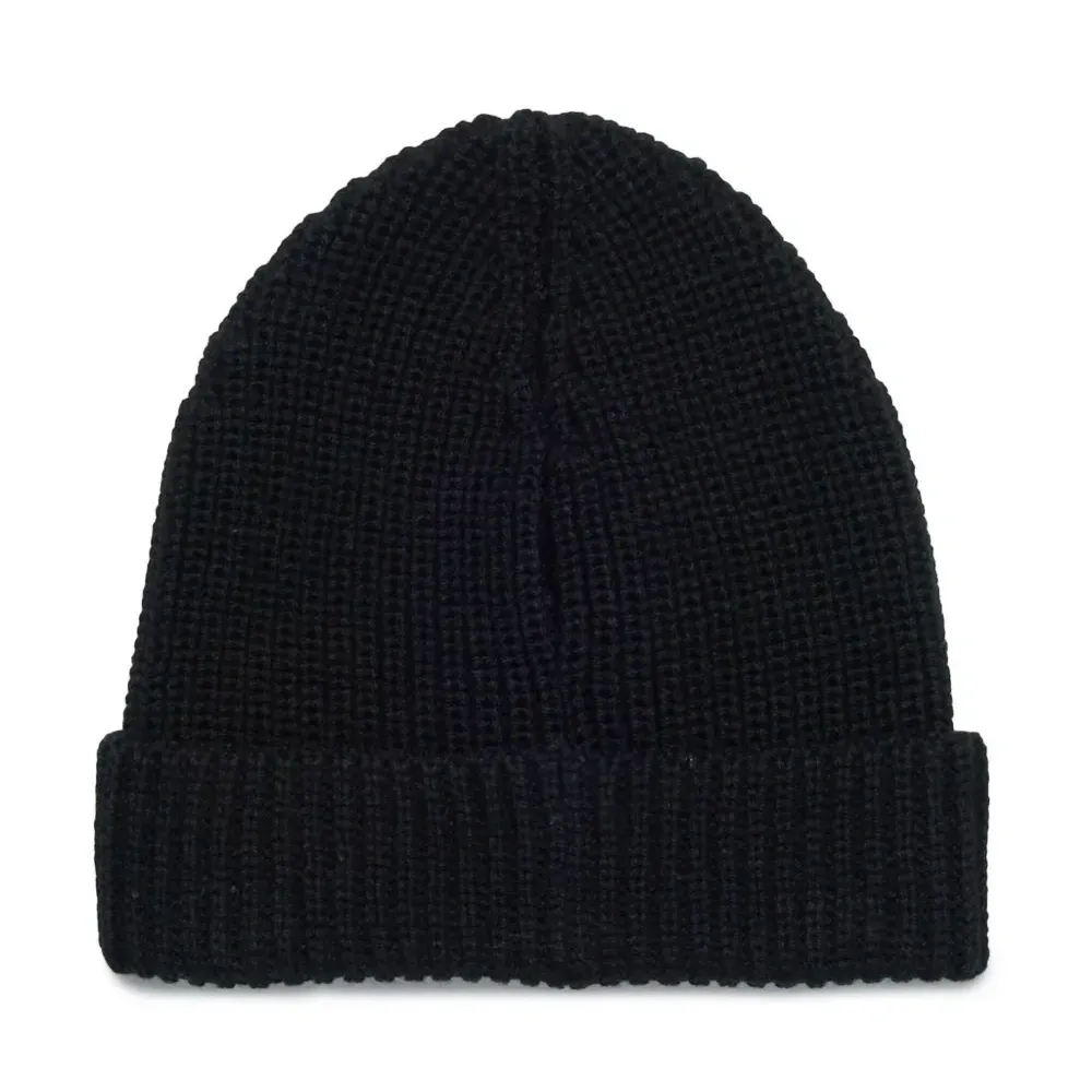 Шапка бини с нашивкой-логотипом Шапка бини с нашивкой-логотипом