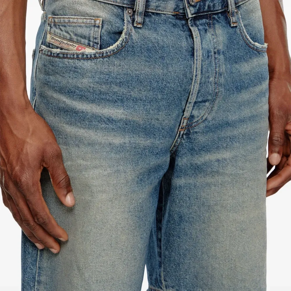 Джинсовые шорты прямого кроя Джинсовые шорты прямого кроя