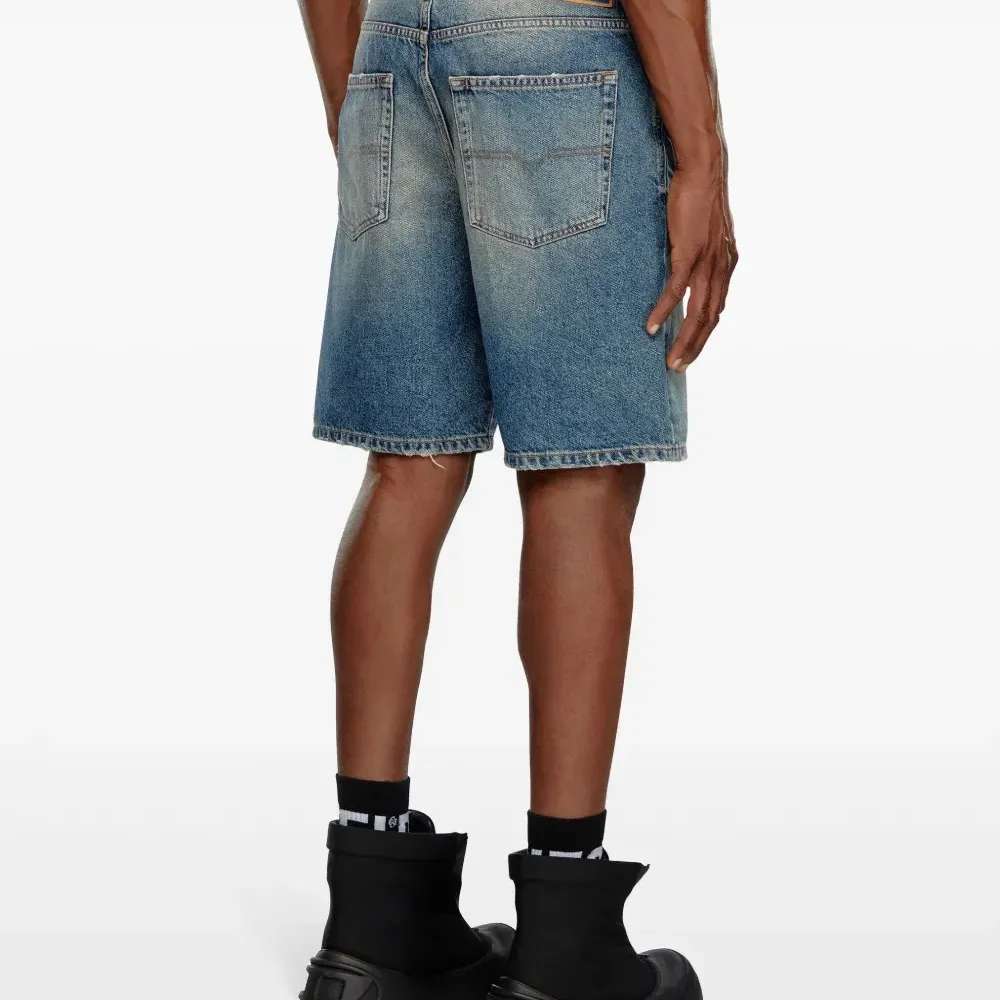 Джинсовые шорты прямого кроя Джинсовые шорты прямого кроя