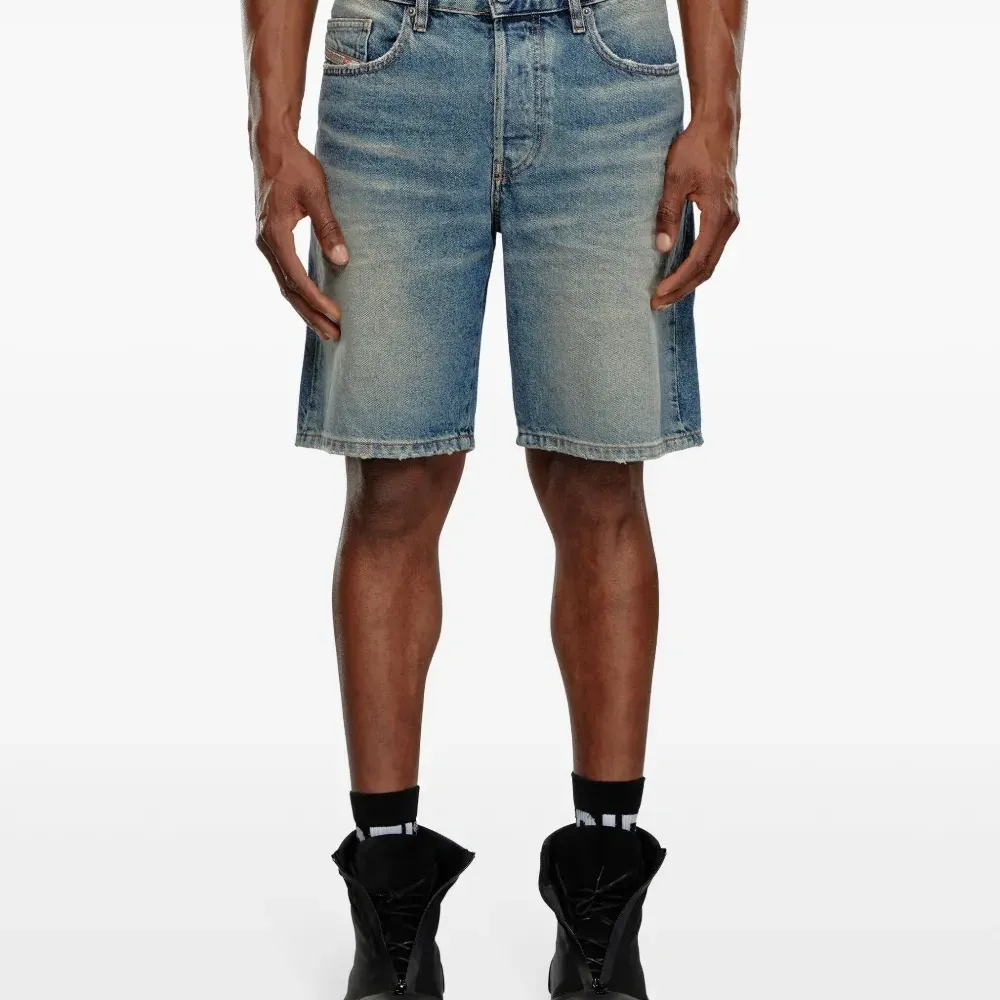 Джинсовые шорты прямого кроя Джинсовые шорты прямого кроя